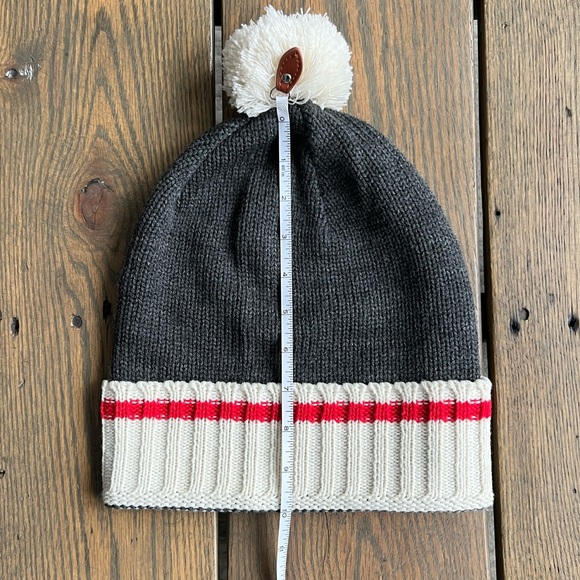 Knit Winter Hat with pompom - brand new - Picture 4 of 6